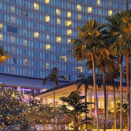 Thistle Johor Bahru Eksteriør bilde The hotel at night