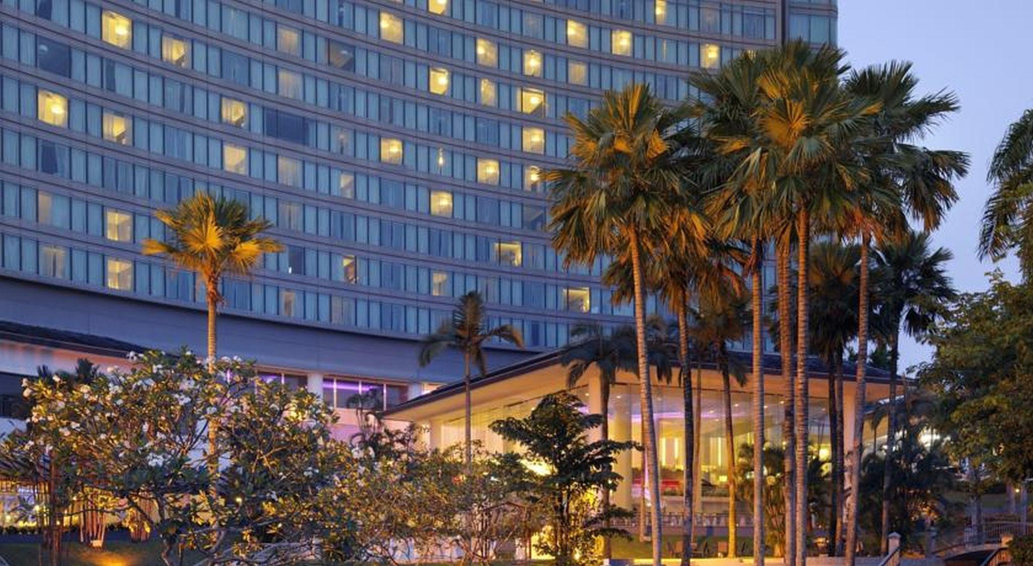Thistle Johor Bahru Eksteriør bilde The hotel at night