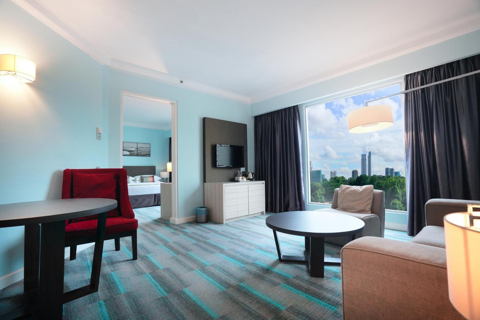Thistle Johor Bahru Eksteriør bilde Suite at the Hilton London Heathrow