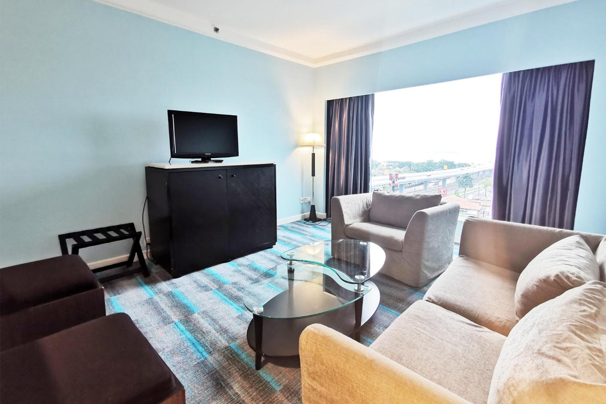 Thistle Johor Bahru Eksteriør bilde Living room