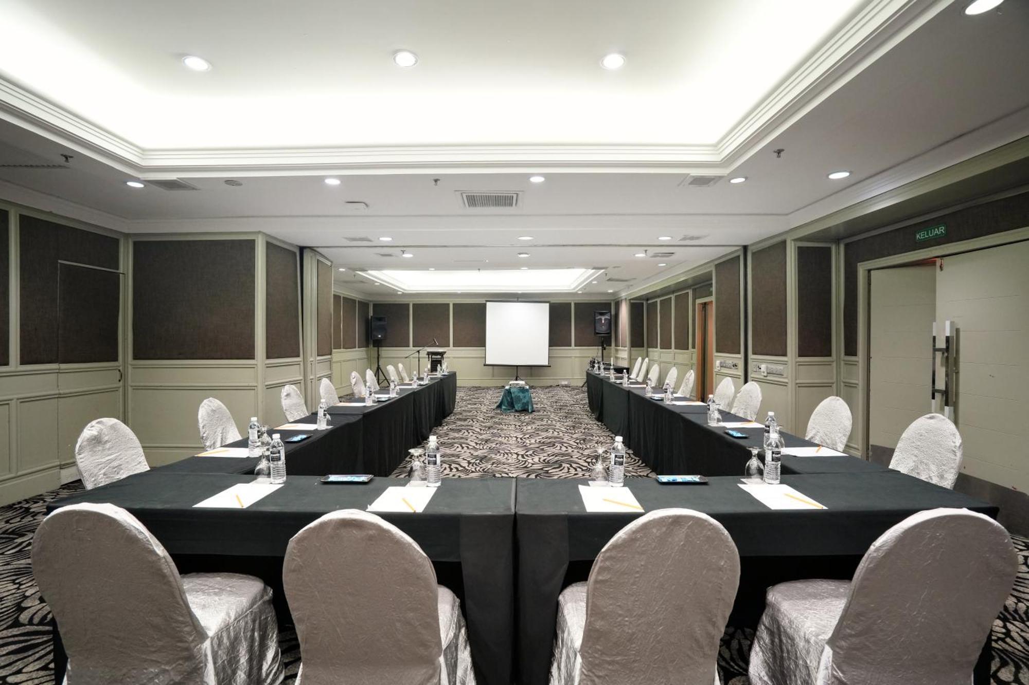 Thistle Johor Bahru Eksteriør bilde Meeting room