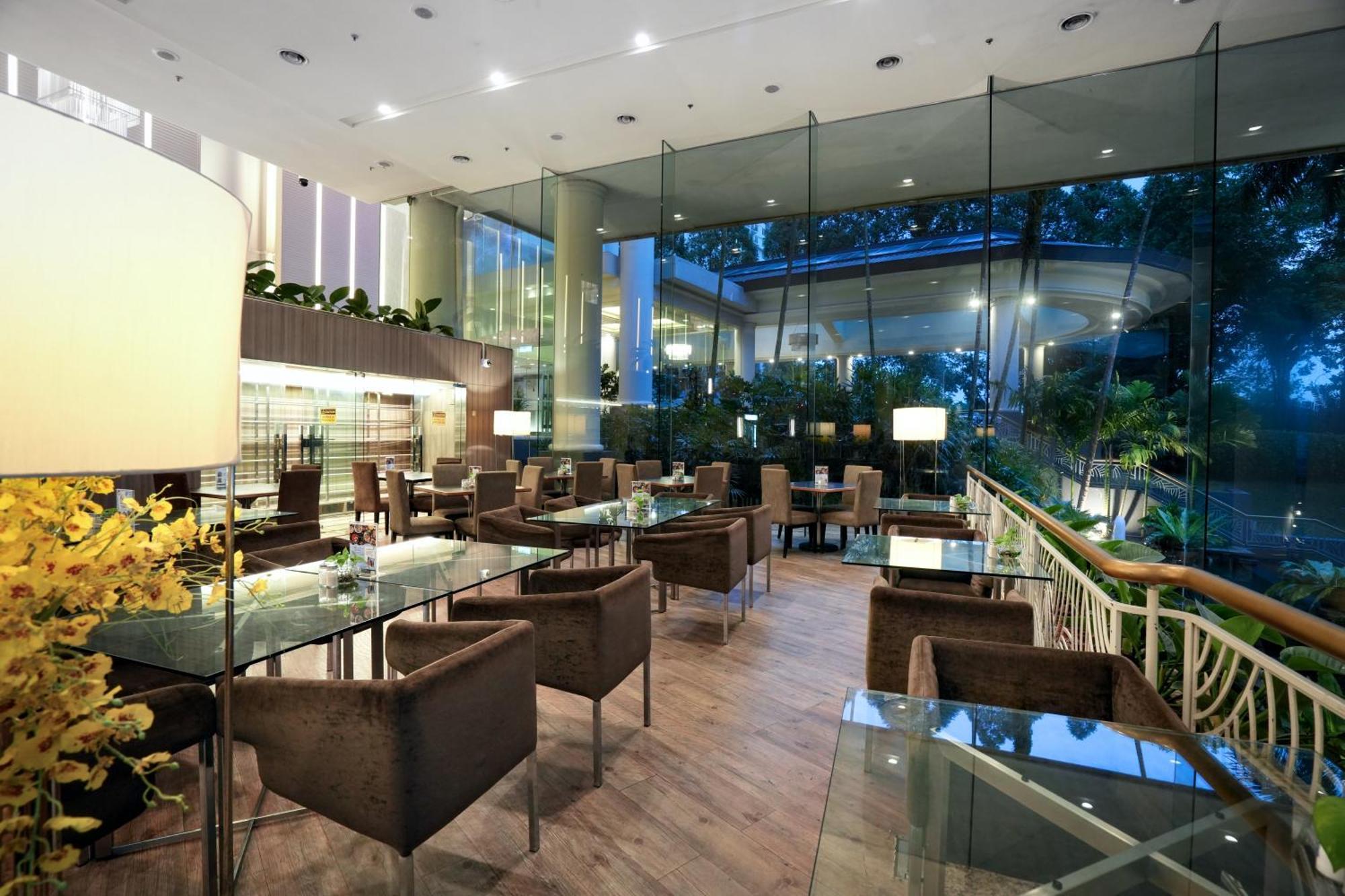 Thistle Johor Bahru Eksteriør bilde The interior of the lounge