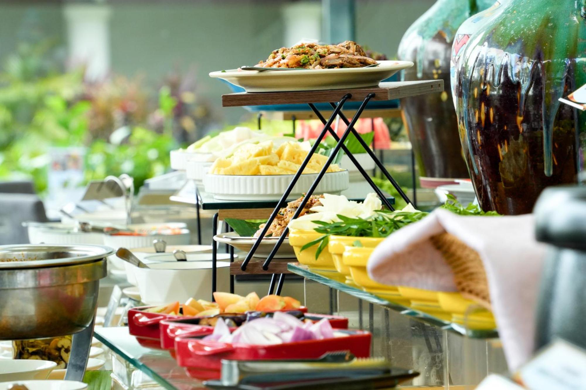 Thistle Johor Bahru Eksteriør bilde A buffet
