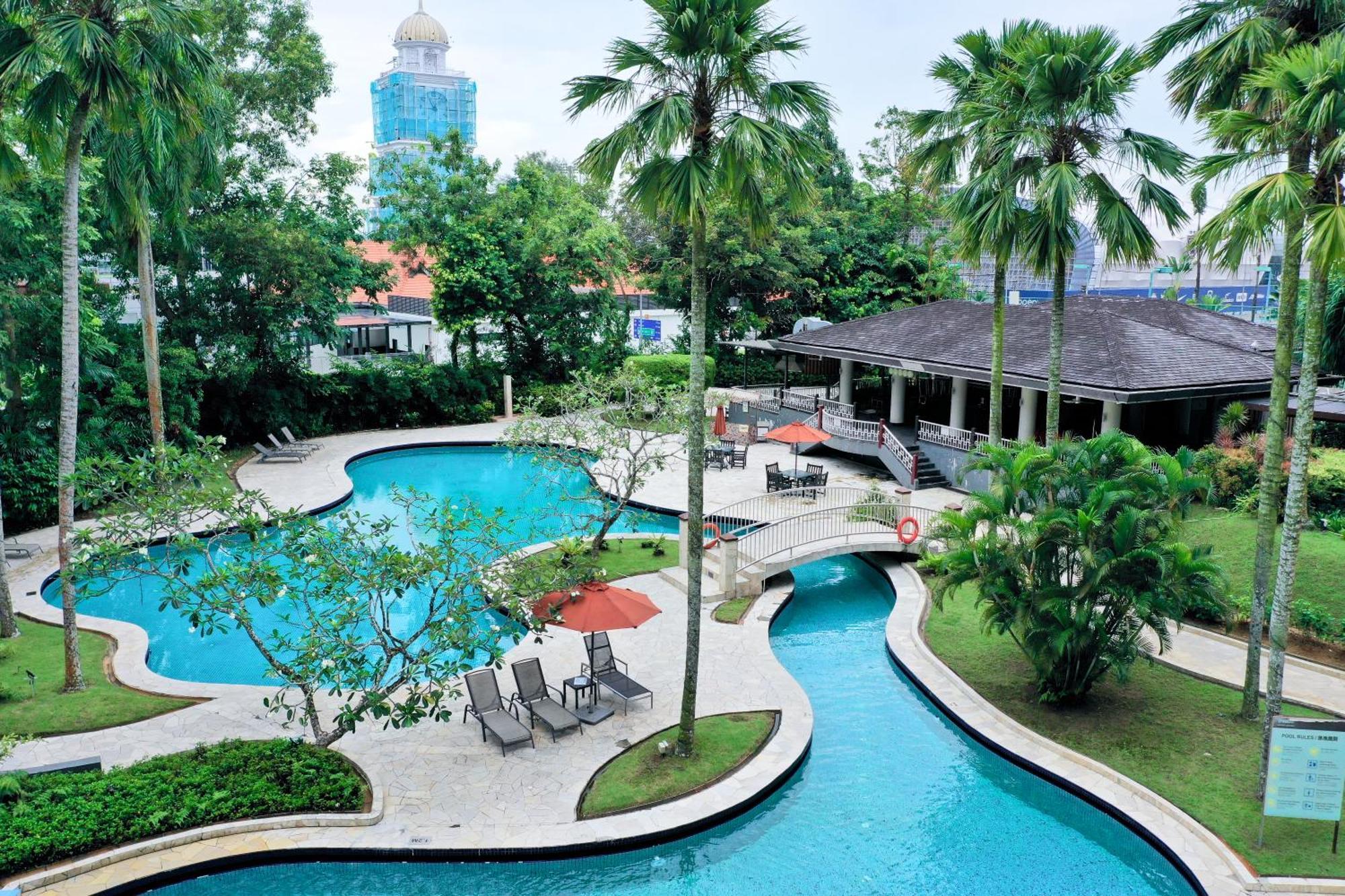 Thistle Johor Bahru Eksteriør bilde The pool at the Shangri-La Hotel, Kuala Lumpur
