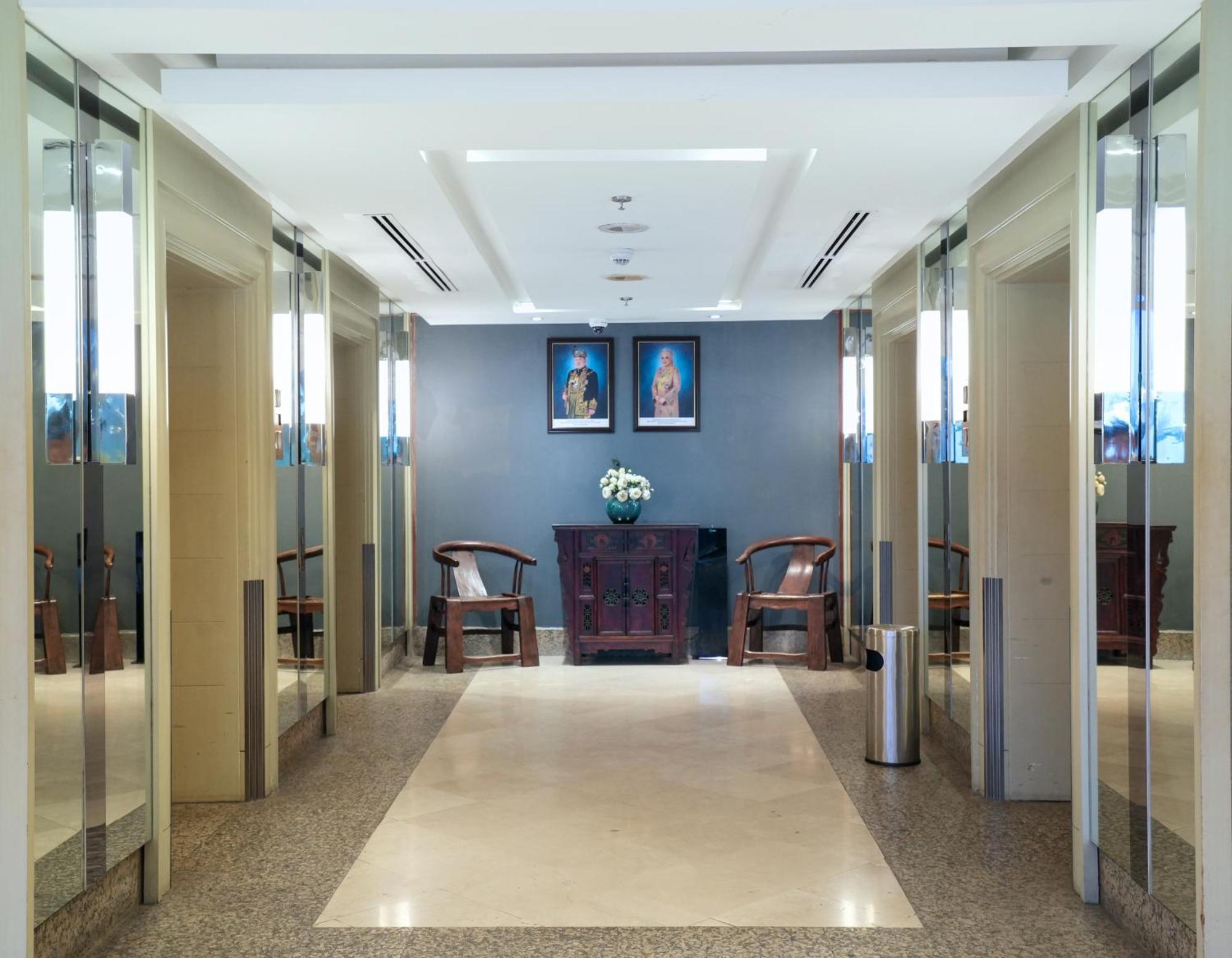 Thistle Johor Bahru Eksteriør bilde The interior of the hospital