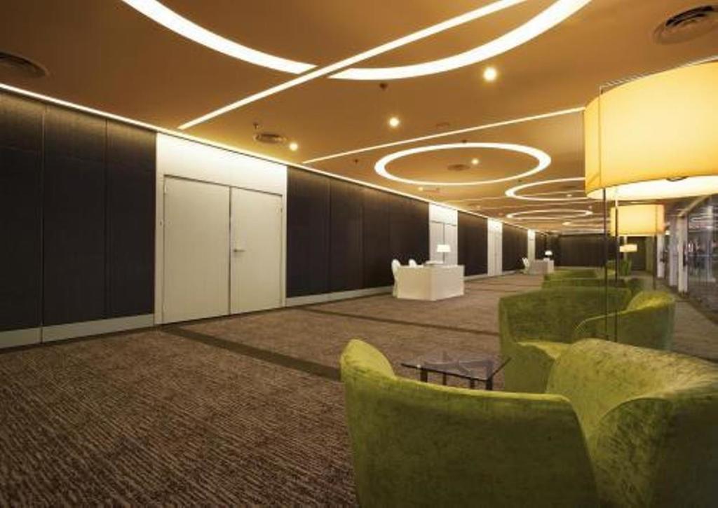 Thistle Johor Bahru Eksteriør bilde The interior of the hotel